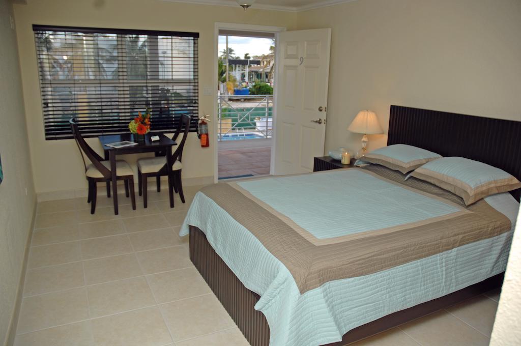 The Riviera, Grand Cayman Hotel George Town Room photo